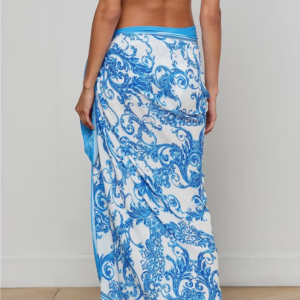 L'AGENCE Maribel Cover-Up Pareo in Blue and white baroque - Picture 2 of 5